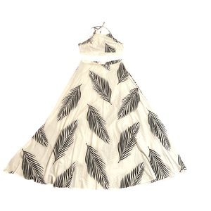 It’s a two pieces dress. Semi new but it was never wore.